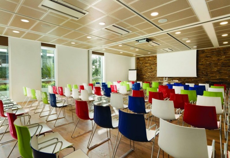 red-meeting-room-ramada-encore-hotel-bologna-jpg-cut